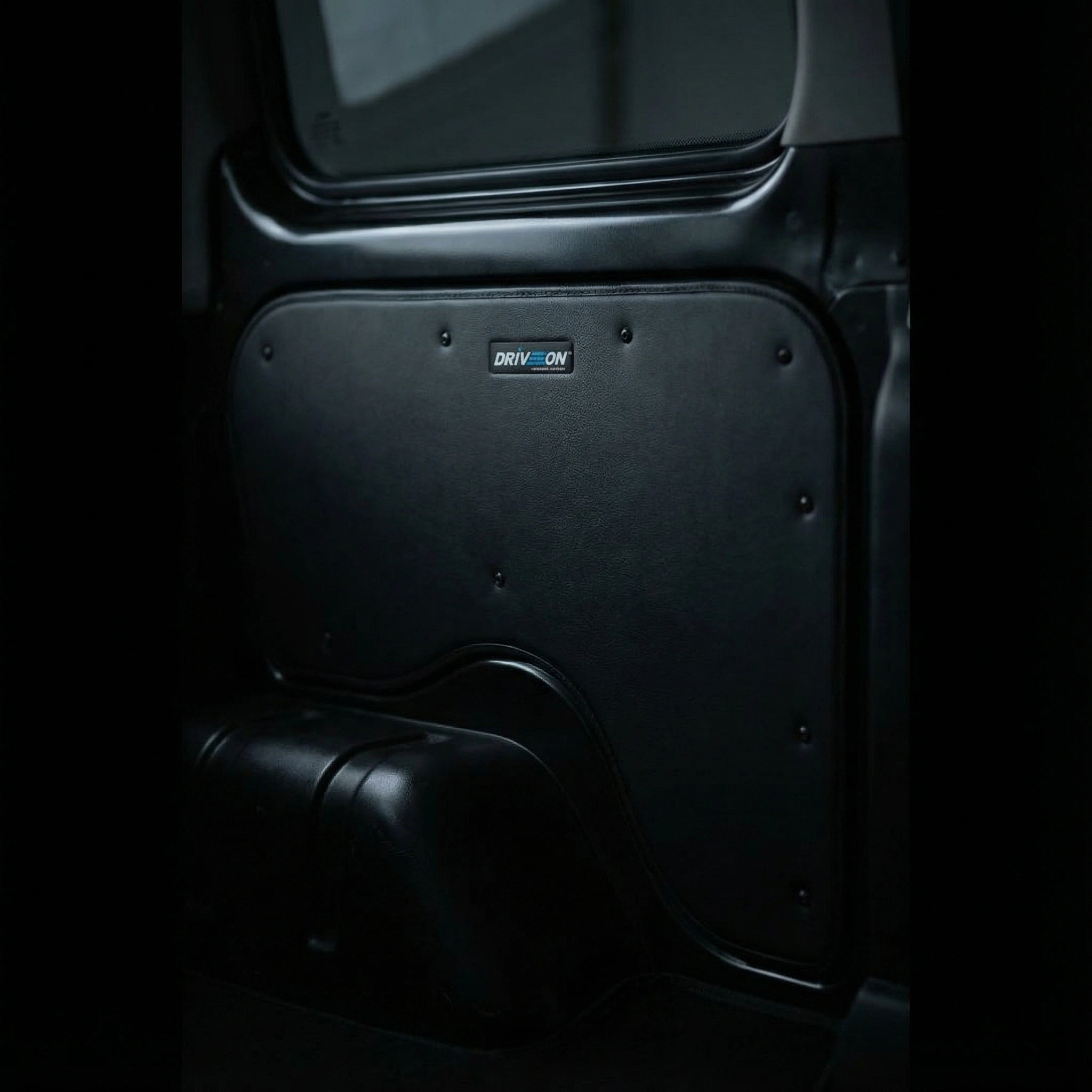 Side panel for tavera